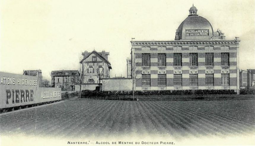 Usine du Docteur Pierre au début du XXe siècle : l'aile ouest et le champs de menthe poivrée