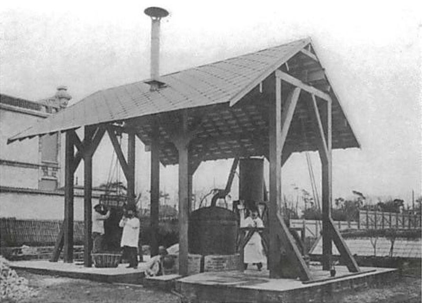 Usine du Docteur Pierre : le distillateur de menthe